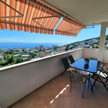 Lovely 3-Bedroom Apartment With Breathtaking View Dugi Rat Kültér fotó