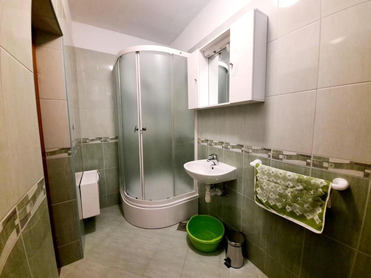 Lovely 3-Bedroom Apartment With Breathtaking View Dugi Rat Kültér fotó
