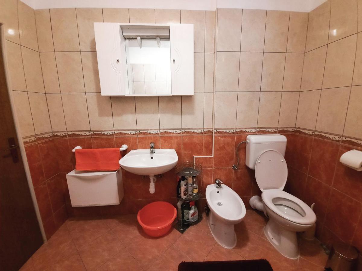 Lovely 3-Bedroom Apartment With Breathtaking View Dugi Rat Kültér fotó