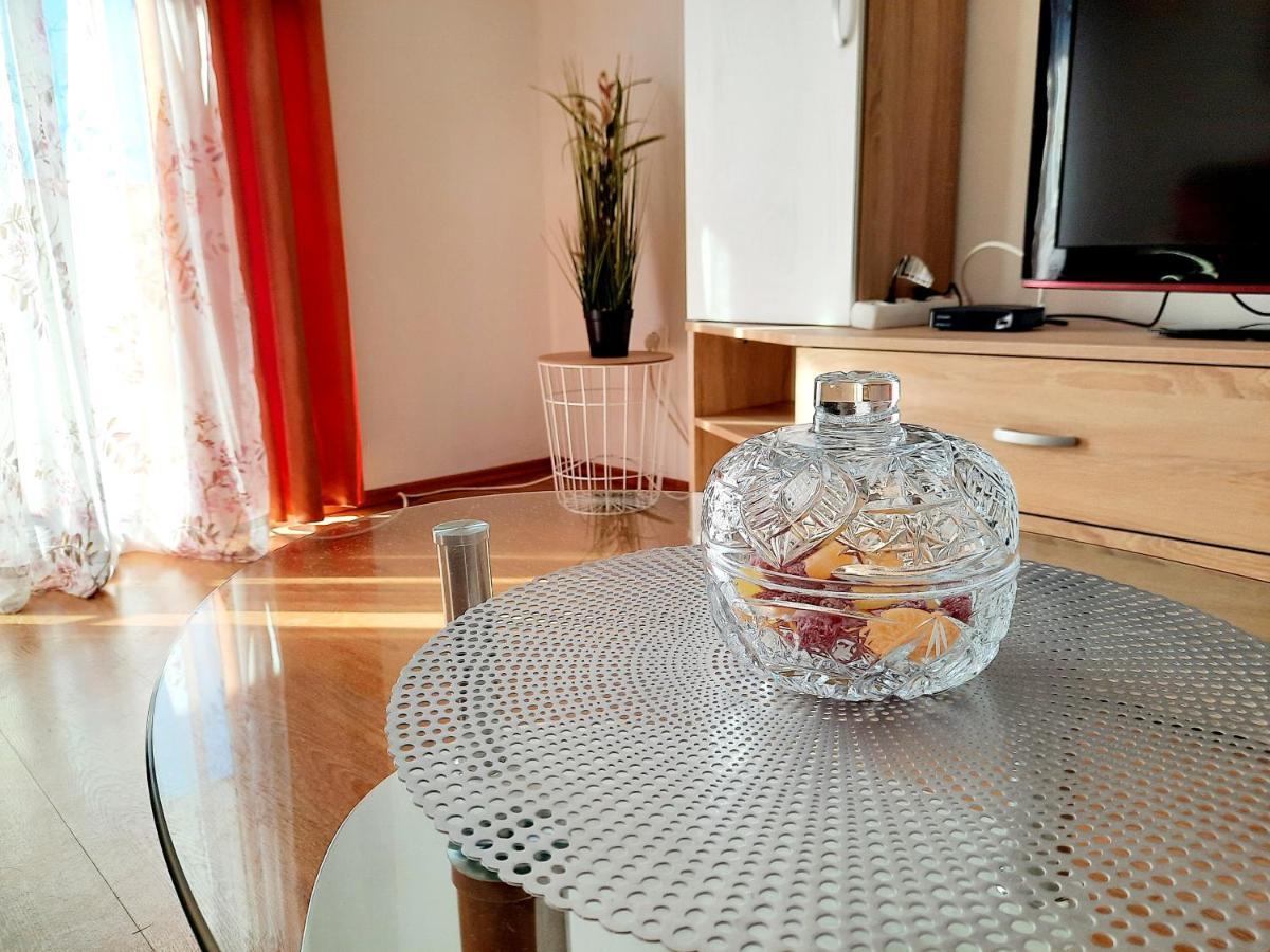 Lovely 3-Bedroom Apartment With Breathtaking View Dugi Rat Kültér fotó