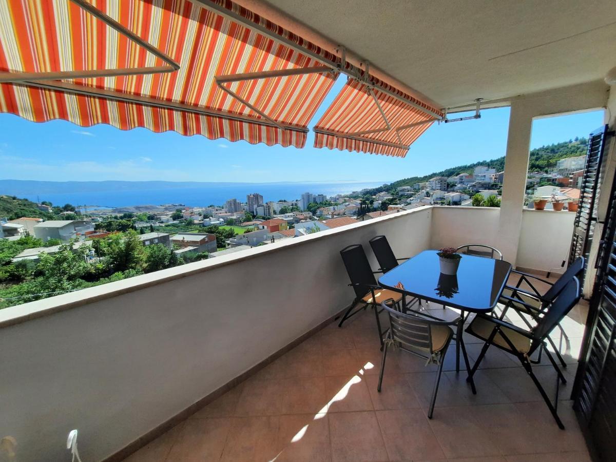 Lovely 3-Bedroom Apartment With Breathtaking View Dugi Rat Kültér fotó