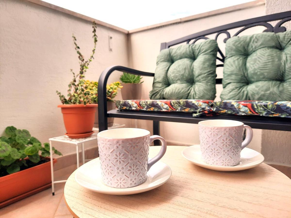 Lovely 3-Bedroom Apartment With Breathtaking View Dugi Rat Kültér fotó