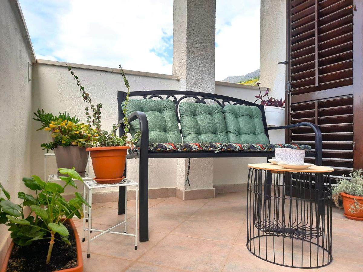 Lovely 3-Bedroom Apartment With Breathtaking View Dugi Rat Kültér fotó